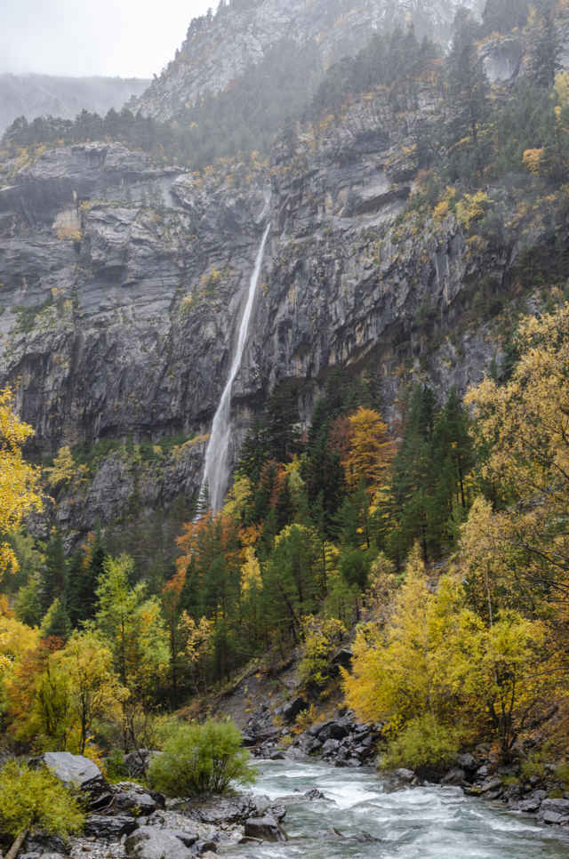 Huesca - valle de Bujaruelo 13 - salto de Carpin.jpg